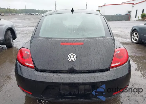 2015 Volkswagen Beetle 1.8T z USA, uszkodzony, nr VIN 3VWJ17AT8FM623288